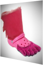 Crocs in knalligem Pink und mit außergewöhnlichem Zehenlook