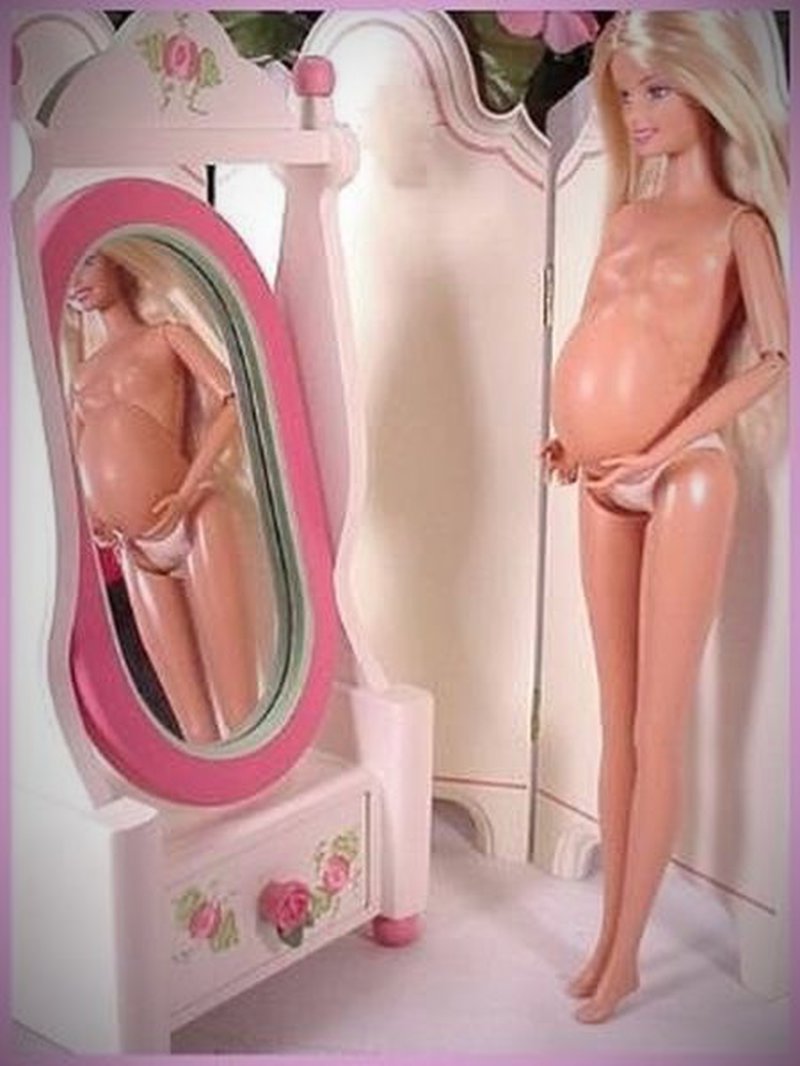Auch hochschwanger eitel wie eh und ja: Barbie.