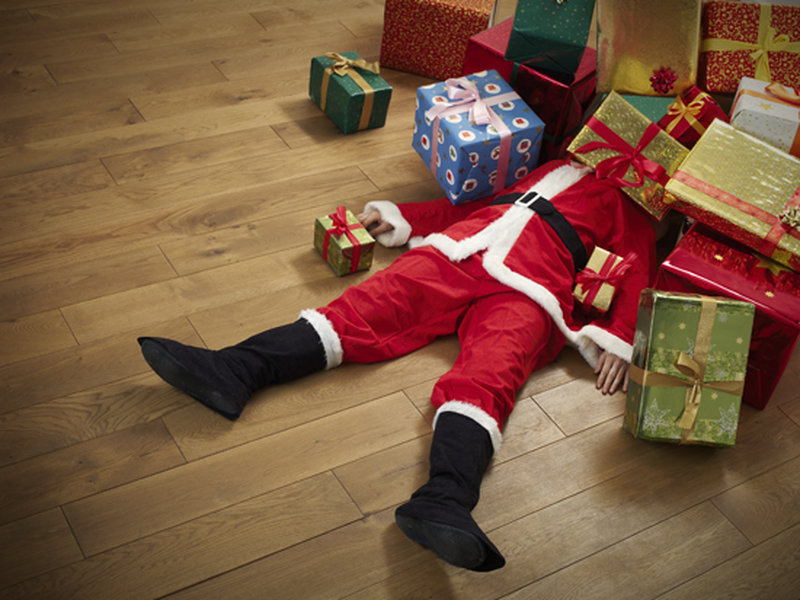 Ein harter Arbeitstag: Der Weihnachtsmann ist erledigt