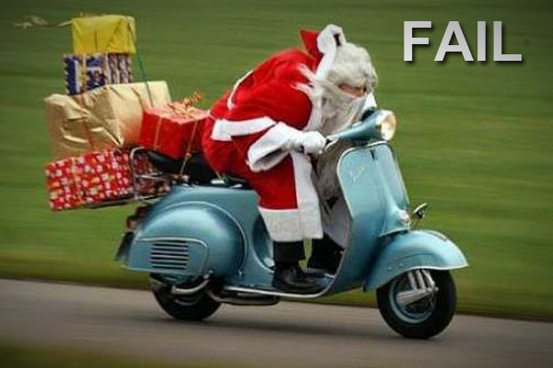 Santa fährt Motorrad