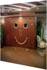 Lächelnde Tür garantiert gute Laune