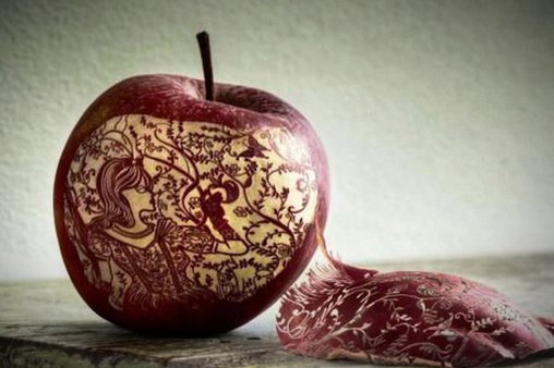 Schnitz-Kunst in einem Apfel: Ein wahres köstliches Meisterwerk