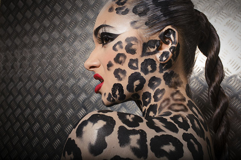 Eine Frau als Leopard