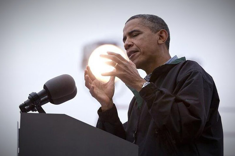 Präsident Obama hält nicht nur die Welt, sondern auch die Sonne in seinen Händen. 