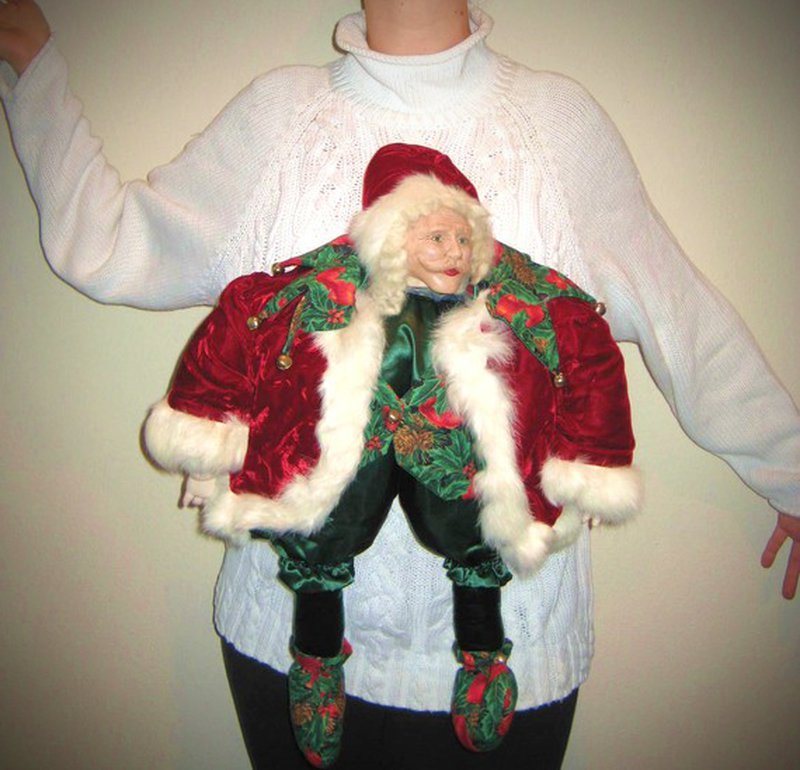 Pulli mit lebensechter Weihnachtsmann-Figur – Gruselig!