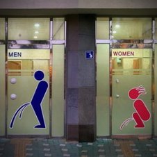 Toilettenschilder in XXL – da kann wirklich nichts schiefgehen