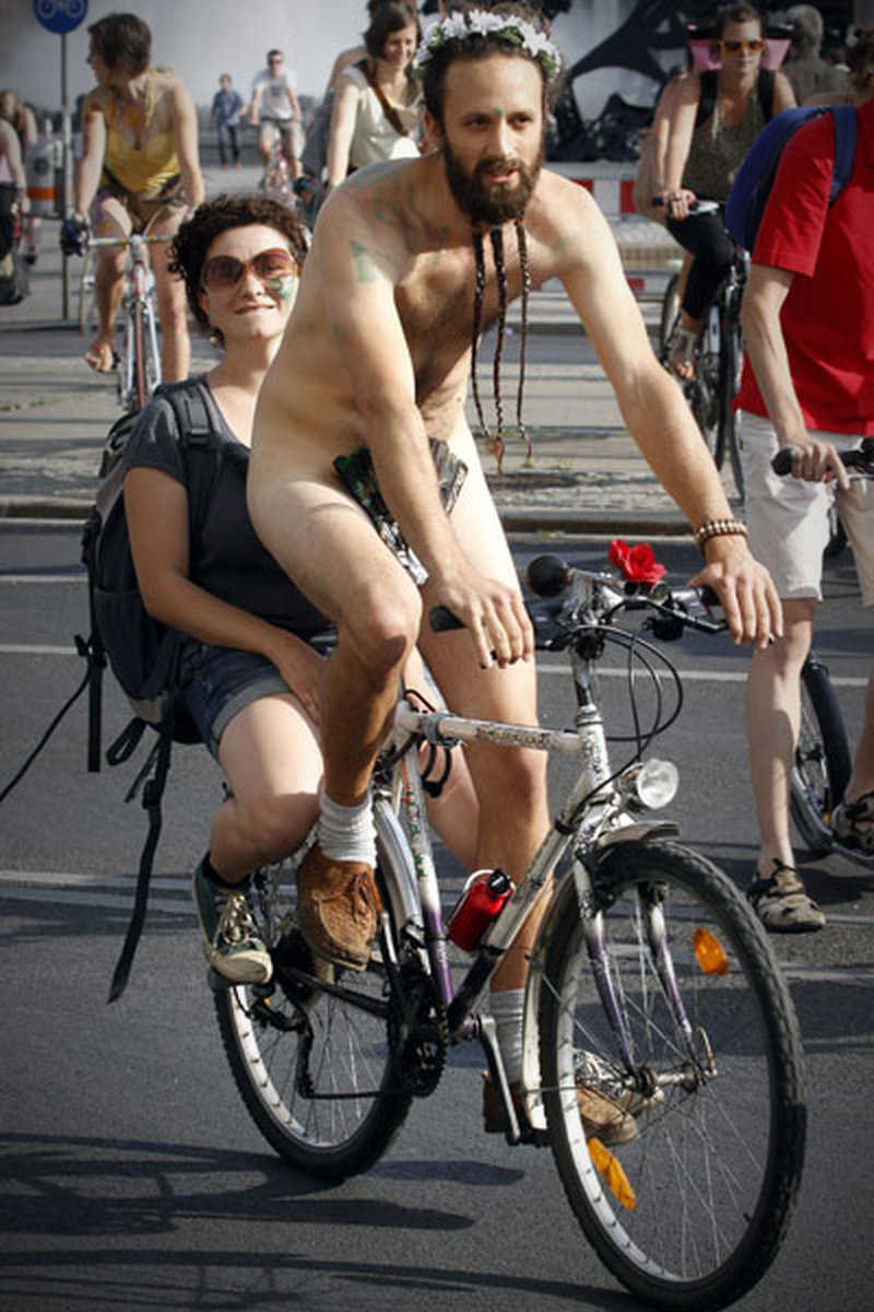 Nacktes Fahrrad-Taxi: Will man so transportiert werden?