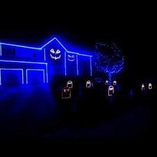 Diese Halloween-Hausbeleuchtung kann einiges