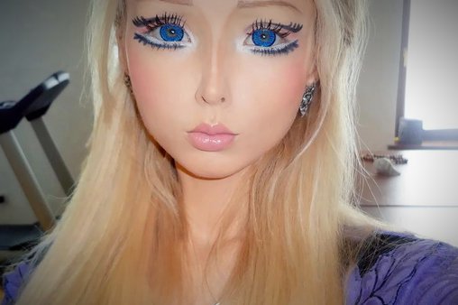 Große blaue Augen – Real Life Barbie