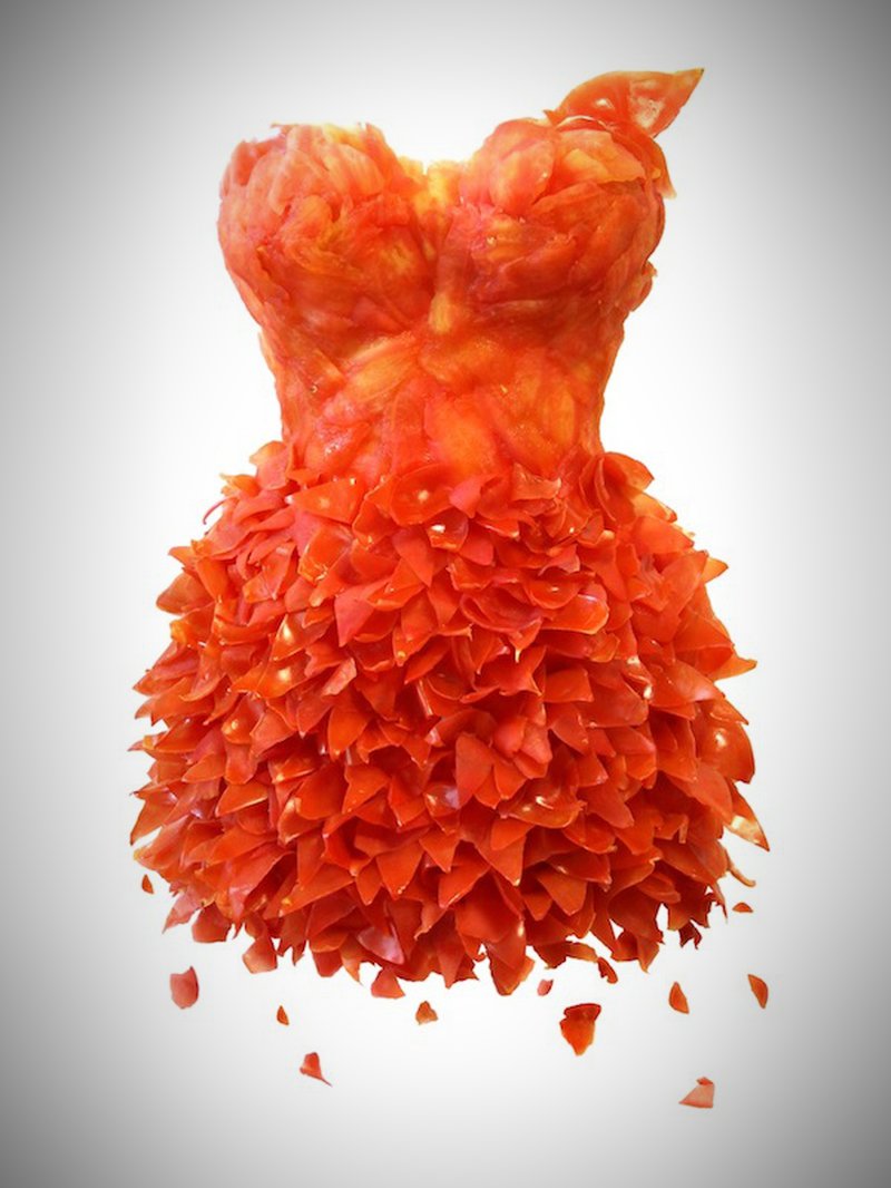 Dieses Kleid erinnert an ein Arrangement aus zahlreichen Blütenblättern