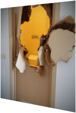Durchbrochene Badezimmer-Tür in Sotschi